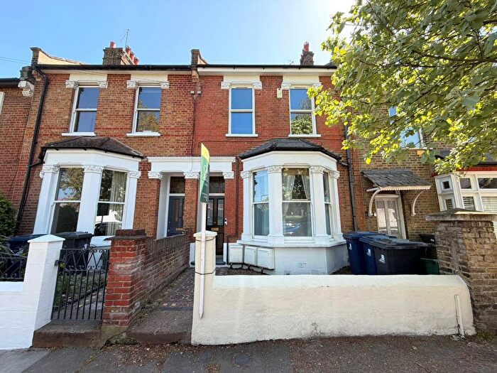 2 Bedroom Flat For Sale In Avenue Road, London, W3