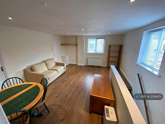 1 Bedroom Flat To Rent In Nightingale Road, Hitchin, SG5