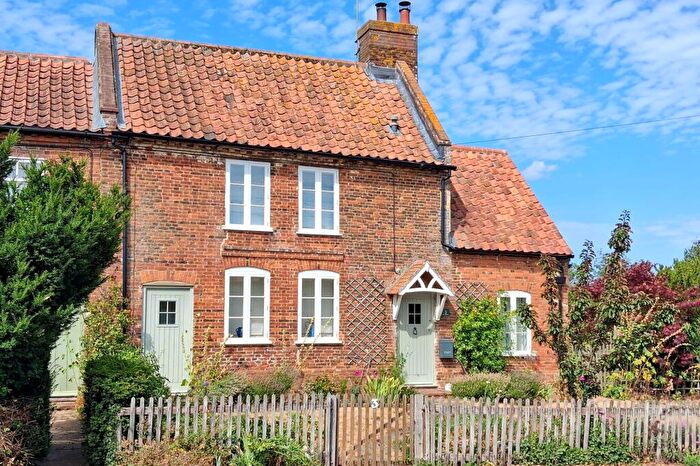 3 Bedroom Semi-Detached House For Sale In Charming And Characterful Period Cottage In Hindolveston, NR20