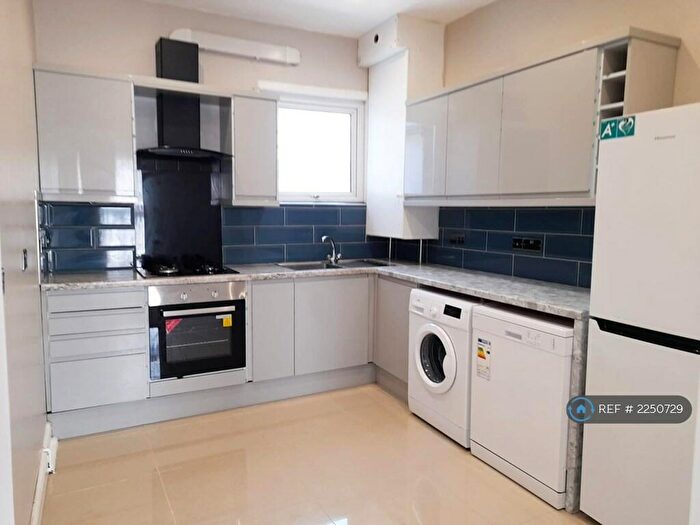 2 Bedroom Flat To Rent In Cambridge Road, Kingston Upon Thames, KT1