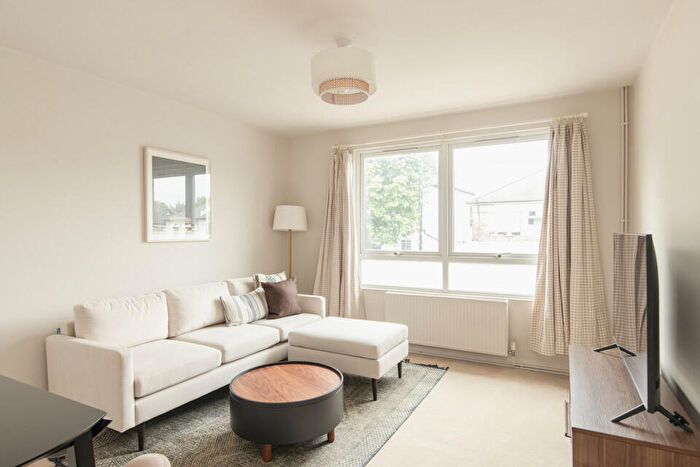 2 Bedroom Flat For Sale In Lordship Lane, East Dulwich, SE22