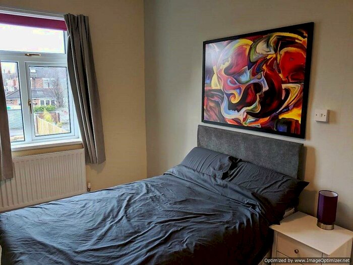 4 Bedroom House Of Multiple Occupation To Rent In Ruskin Rd, Crewe, CW2