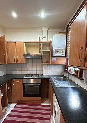2 Bedroom Terraced House To Rent In Kingsland Road, London, E13