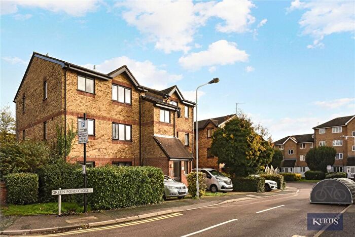 2 Bedroom Apartment For Sale In Green Pond Close, London, E17