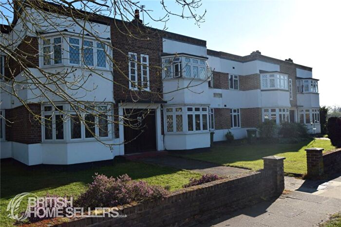 2 Bedroom Apartment For Sale In Little Gaynes Lane, Upminster, RM14