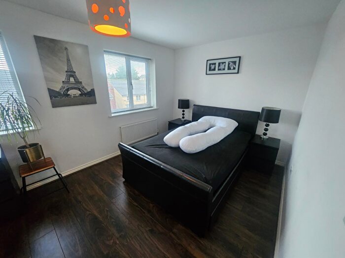 4 Bedroom Town House To Rent In Goodhart Crescent, Dunstable, Bedfordshire, LU6