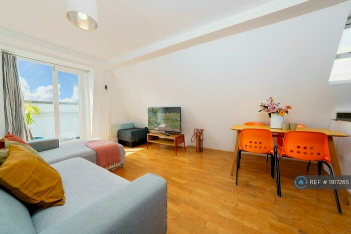 2 Bedroom Flat To Rent In Forest Road, London, E8