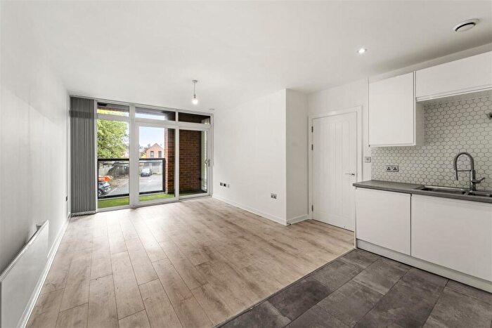 2 Bedroom Apartment To Rent In Maple Court, Cross Street, Sale, M33