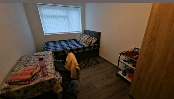 4 Bedroom Flat To Rent In Hathersage Road, Manchester, M13