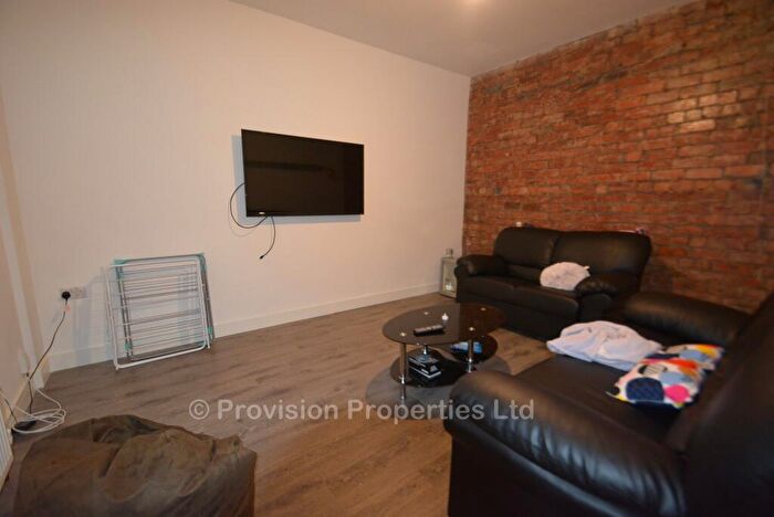 5 Bedroom End Of Terrace House To Rent In Royal Park Grove, Hyde Leeds, LS6