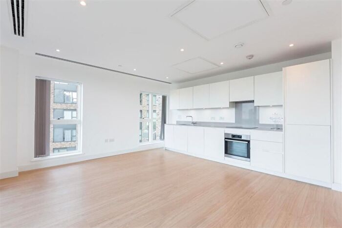 2 Bedroom Flat To Rent In Rainier Apartments, Cherry Orchard Road, Croydon, CR0