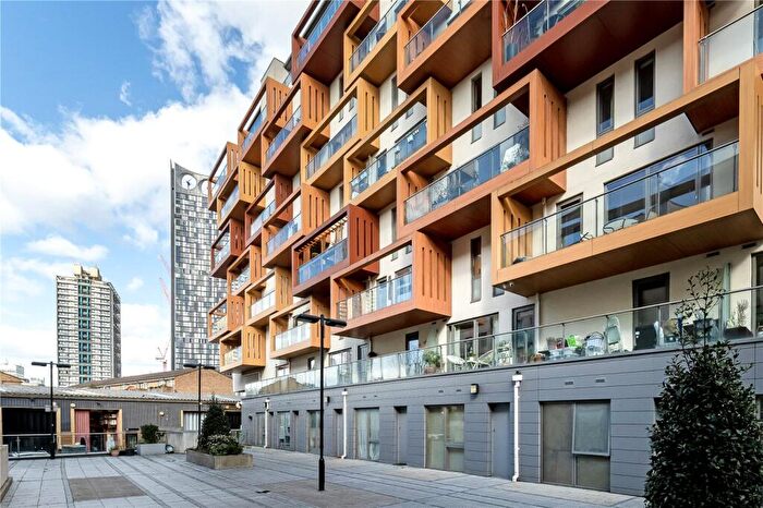 2 Bedroom Apartment To Rent In Crampton Street, London, SE17