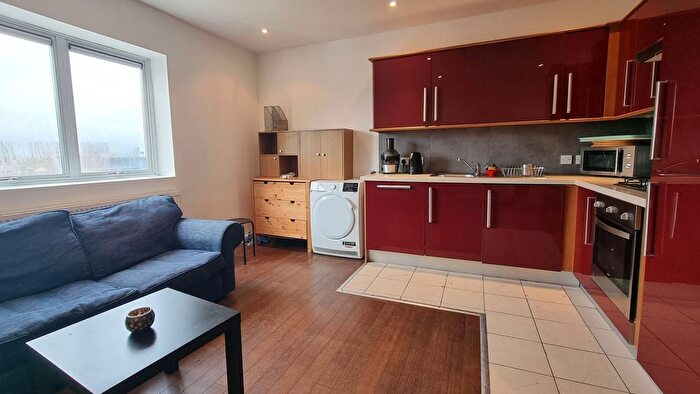 2 Bedroom Flat To Rent In Treadway Street, London, E2