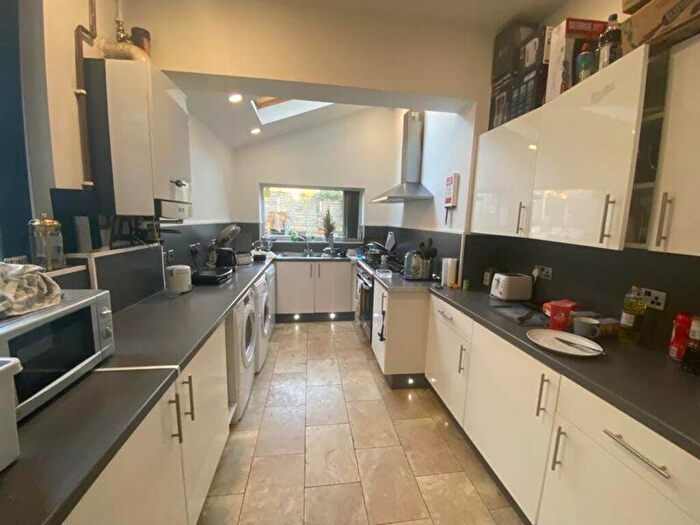 6 Bedroom House To Rent In Midland Avenue, Nottingham, NG7