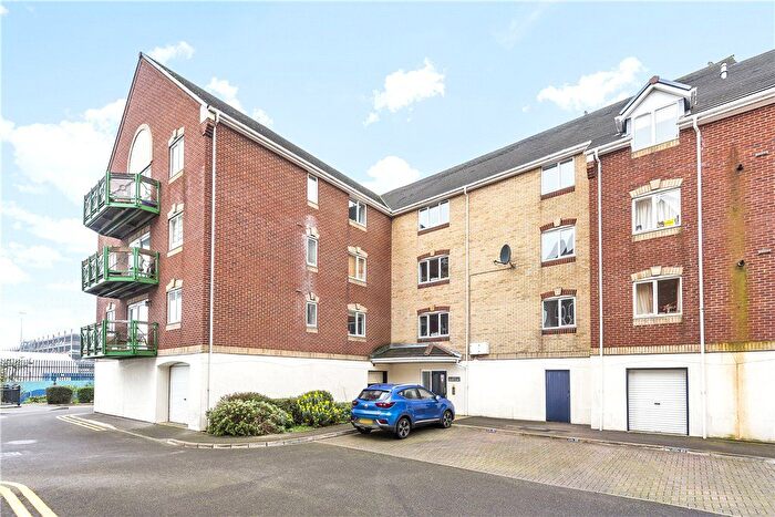 2 Bedroom Flat For Sale In Pacific Close, Southampton, Hampshire, SO14