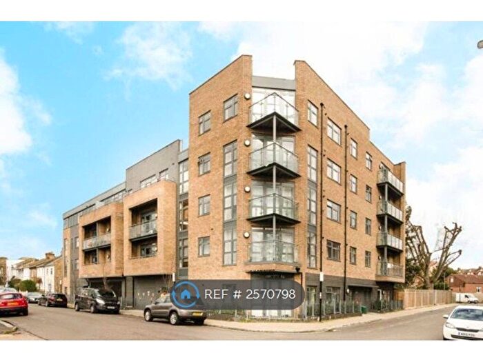 2 Bedroom Flat To Rent In Lochinvar Street, London, SW12