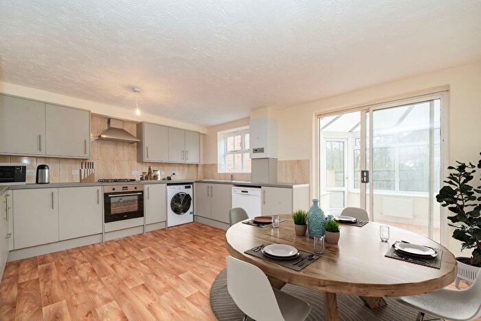 4 Bedroom Property To Rent In Elderfield Place, Tooting, SW17