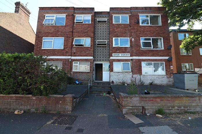 2 Bedroom Flat To Rent In , Avon Court, Avondale Road, Luton, LU1