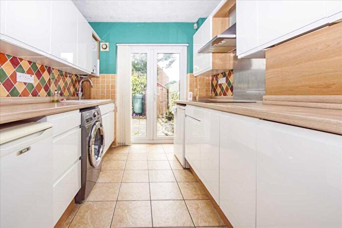 3 Bedroom End Of Terrace House For Sale In Pantile Row, Langley, SL3