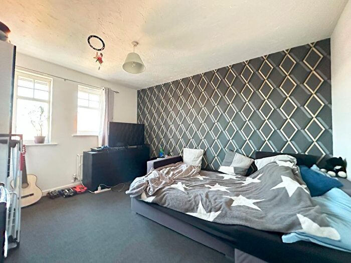 3 Bedroom Town House For Sale In Pearcy Close, Harold Hill, Romford, RM3