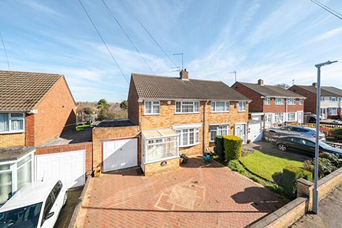 3 Bedroom Semi-Detached House For Sale In Clifford Crescent, Luton, LU4