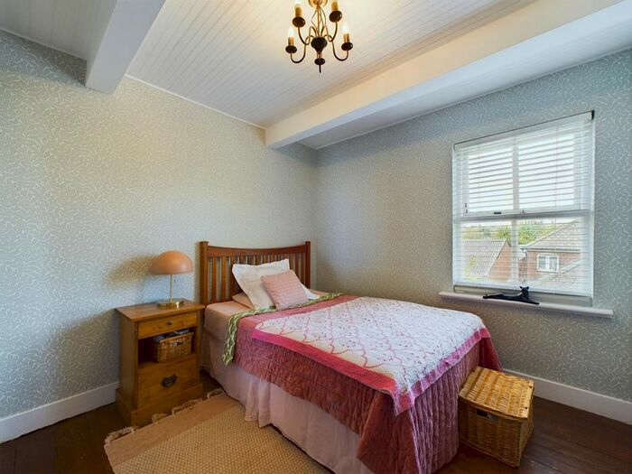 2 Bedroom Semi-Detached House For Sale In Storehouse Lane, Hitchin, SG4