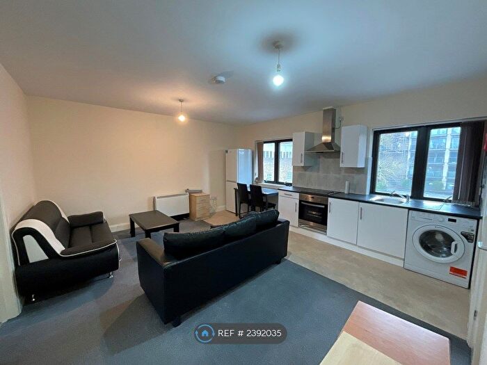 2 Bedroom Flat To Rent In Burlington Court, Slough, SL1