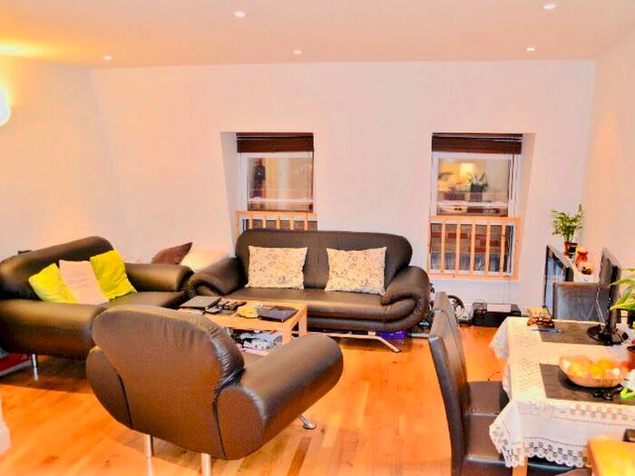 2 Bedroom Flat To Rent In Victory Road Mews, London, SW19