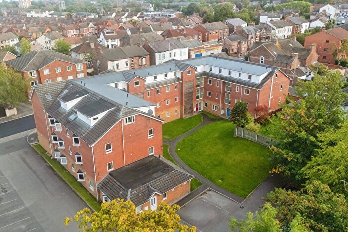 2 Bedroom Flat For Sale In Flat, The Grange, Old Chester Road, Birkenhead, CH42