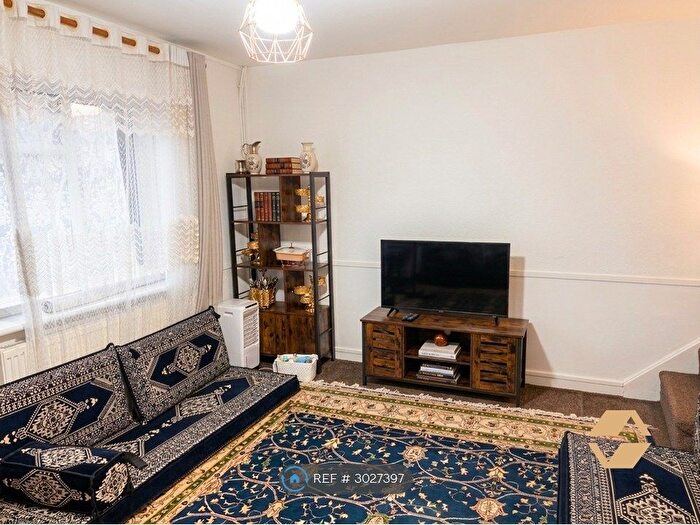 2 Bedroom Maisonette To Rent In Pembury Court, Hayes, UB3