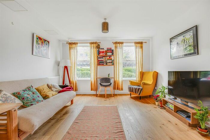 1 Bedroom Flat To Rent In Lincoln Lodge, Wadham Mews, Mortlake, SW14