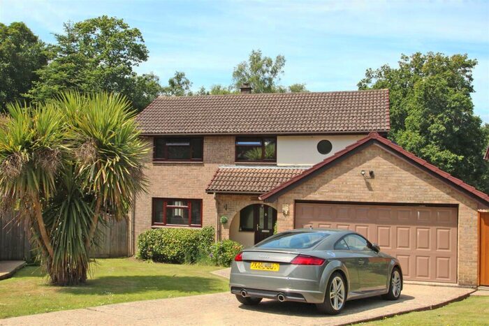 4 Bedroom Detached House For Sale In Woodside Avenue, Alverstone Garden Village, Sandown, PO36