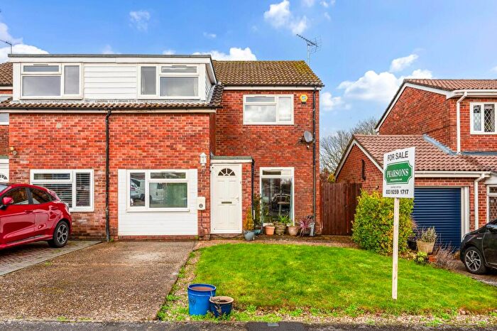 3 Bedroom Semi-Detached House For Sale In Redwing Road, Clanfield, PO8