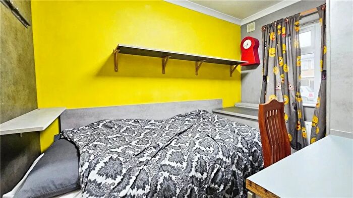3 Bedroom Flat To Rent In Stanwell, Staines, TW19