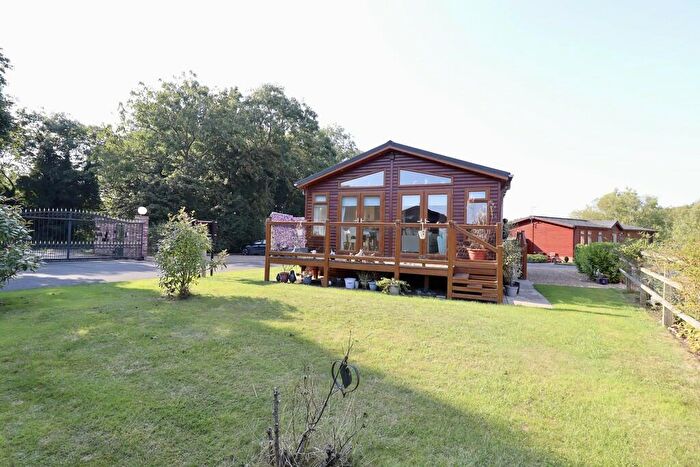 2 Bedroom Park Home For Sale In Burton Waters Lodges, Lincoln, LN1