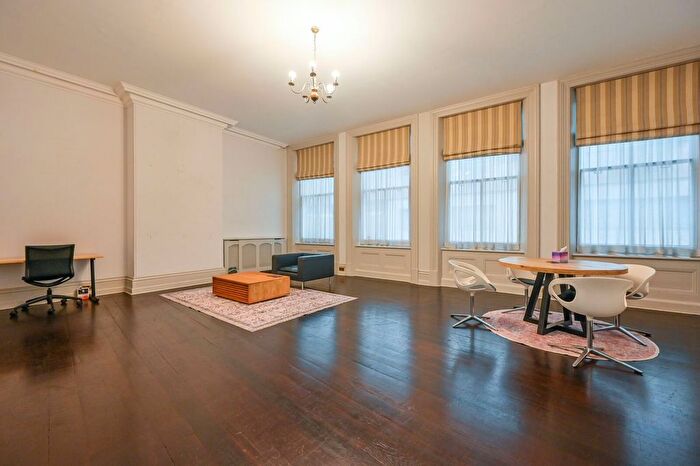 2 Bedroom Flat To Rent In Crutched Friars, City, London, EC3N