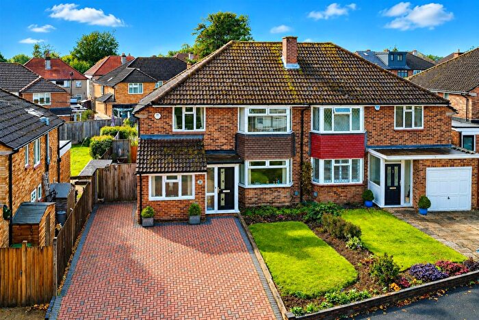 4 Bedroom Semi-Detached House For Sale In Warners End Rd, Hemel Hempstead, HP1