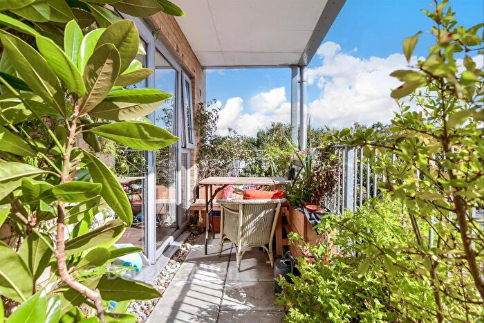 2 Bedroom Flat For Sale In Leyton Green Road, Leyton, E10