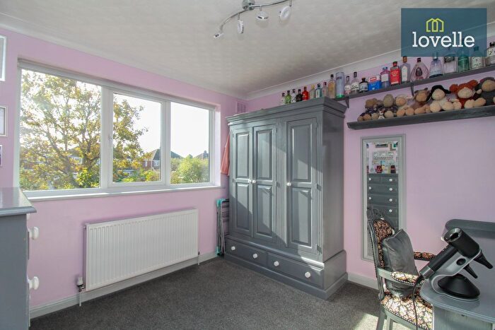 3 Bedroom Semi-Detached House For Sale In Westhill Road, Grimsby, DN34