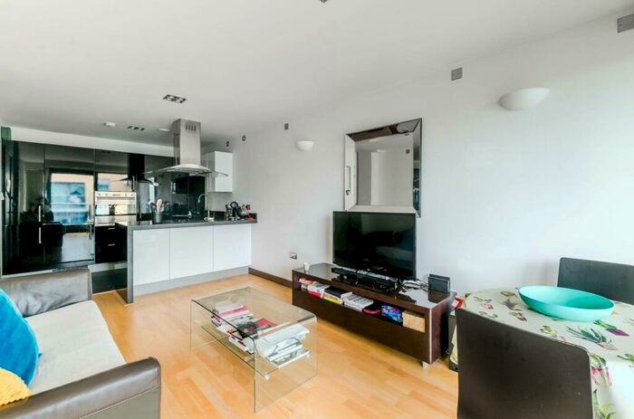 1 Bedroom Flat To Rent In Vicentia Court, Bridges Court Road, Battersea, London, SW11