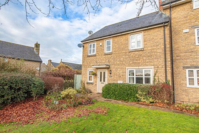 4 Bedroom Semi Detached House To Rent In Crab Tree Close, Malmesbury, SN16