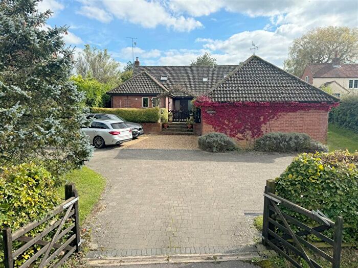 5 Bedroom Detached House For Sale In Blandys Hill, Kintbury, RG17