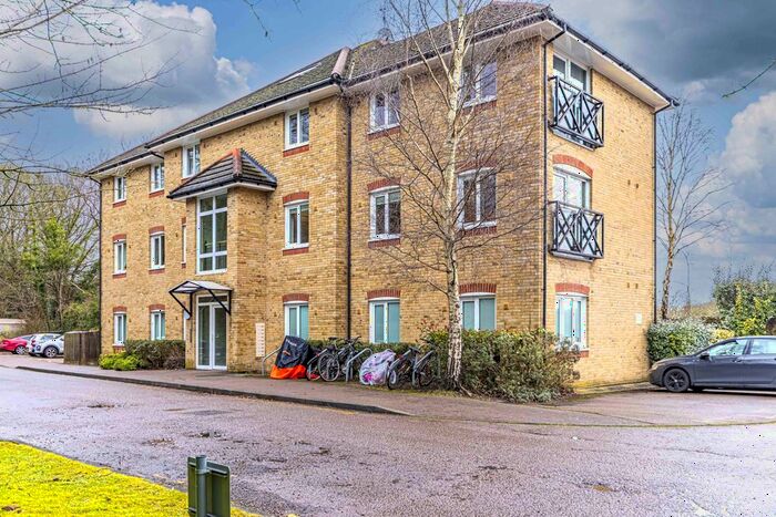 2 Bedroom Flat To Rent In Amberside Court, Hardings Close, Hemel Hempstead, HP3