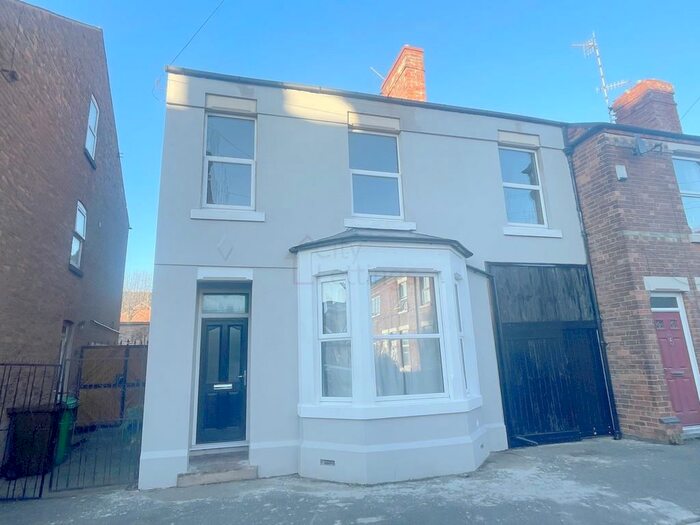 4 Bedroom Semi-Detached House To Rent In Bernard Street, Carrington, NG5