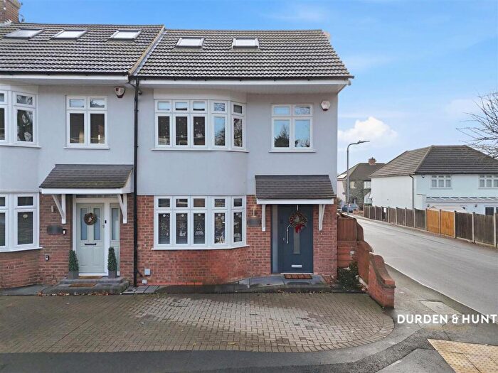 4 Bedroom End Of Terrace House For Sale In Craven Gardens, Harold Wood, RM3