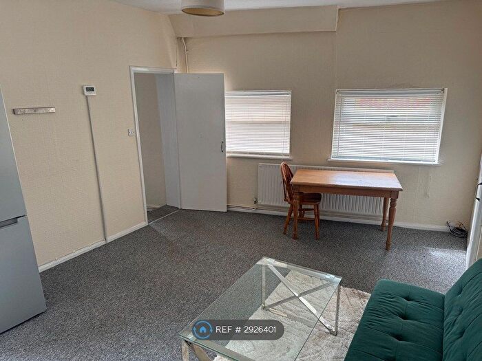 2 Bedroom Flat To Rent In Oxford Road, Reading, RG30