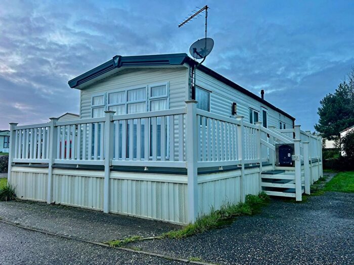 2 Bedroom Park Home For Sale In Butt Lane, Burgh Castle, NR31