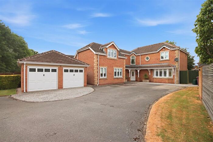 6 Bedroom Detached House For Sale In Lodge Farm Close, Walton, Chesterfield, S42