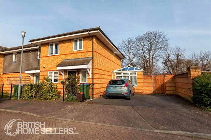 3 Bedroom Semi Detached House For Sale In Stanley Close, London, SE9
