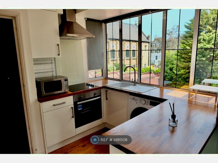 1 Bedroom Flat To Rent In Carillon Court, London, W5